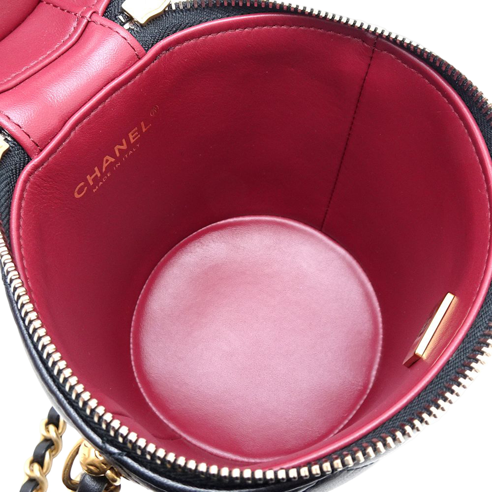 Pre-Loved Chanel Small Quilted Lambskin Side Note Vanity Case - Picture 4 of 12